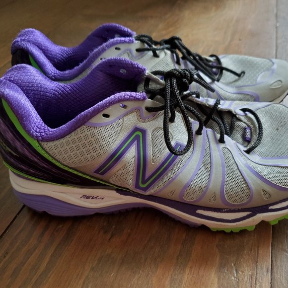 Womens New Balance Running Shoe - Picture 1 of 4
